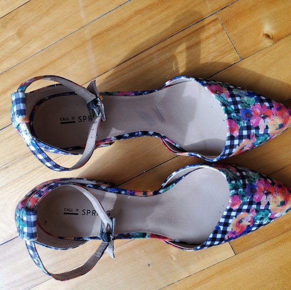 Sandals - Picture 2 of 5